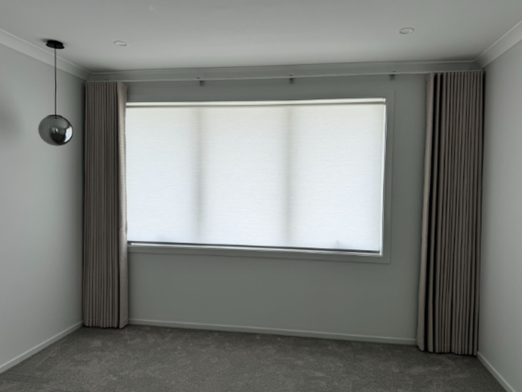 S-fold blockout curtain and white light filtering privacy roller blind installed for one w