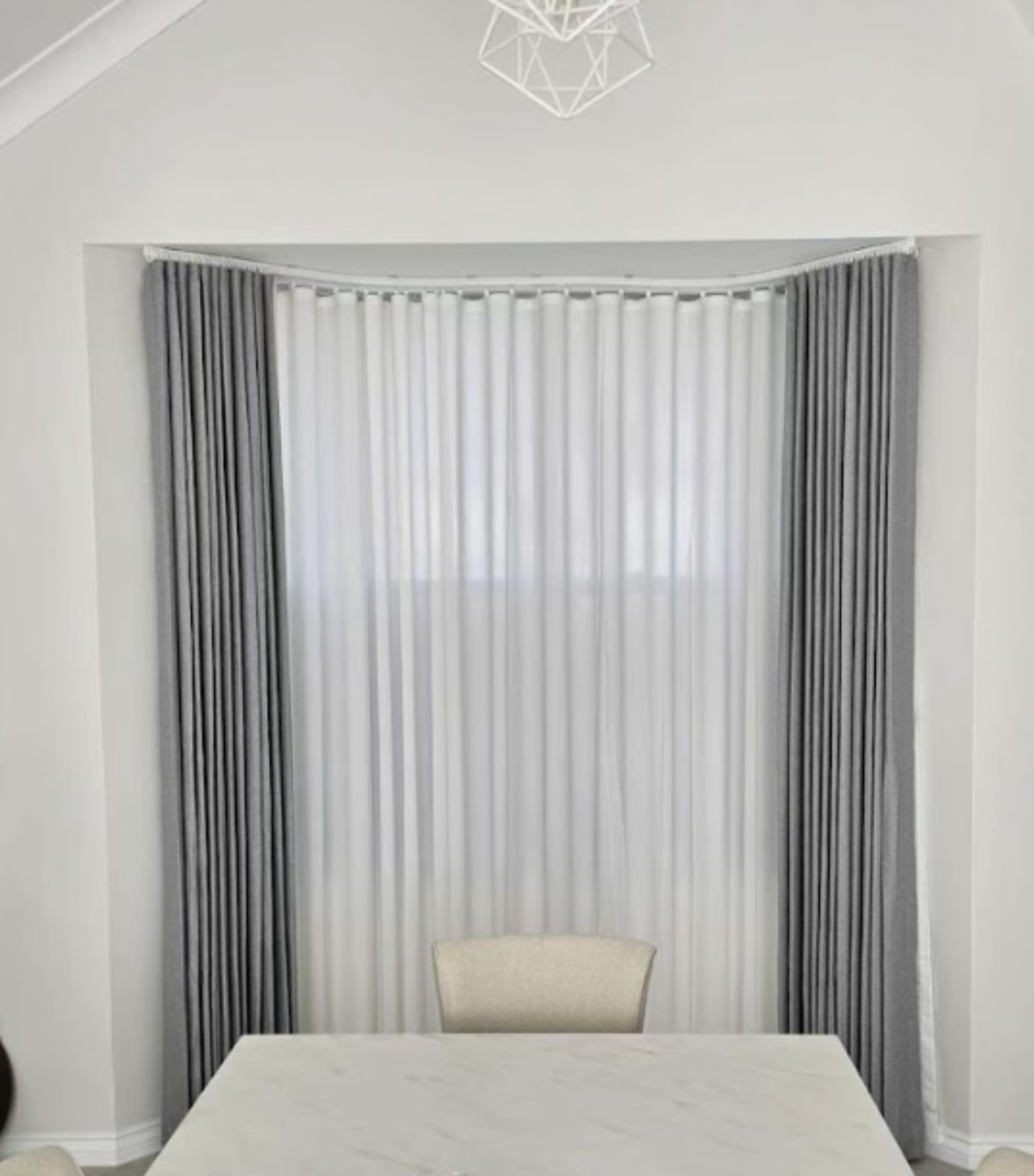 S-fold curtain for bay window