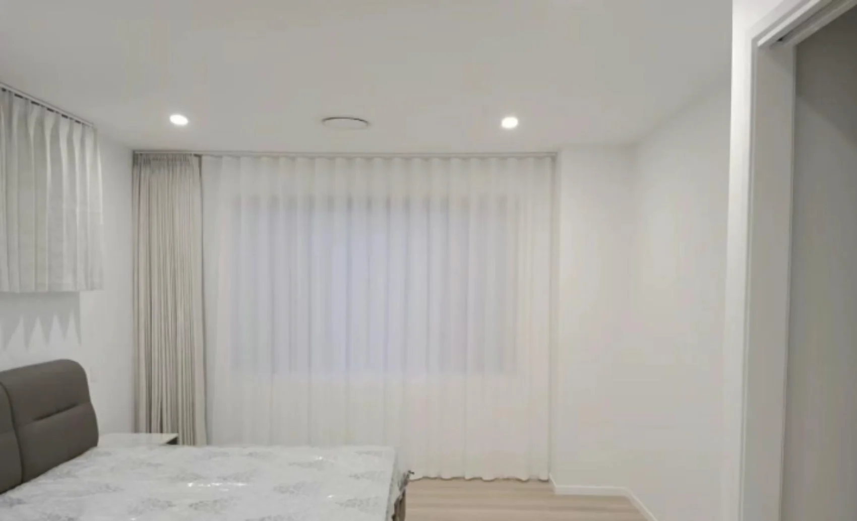 Pinch curtain with S-fold sheer 1