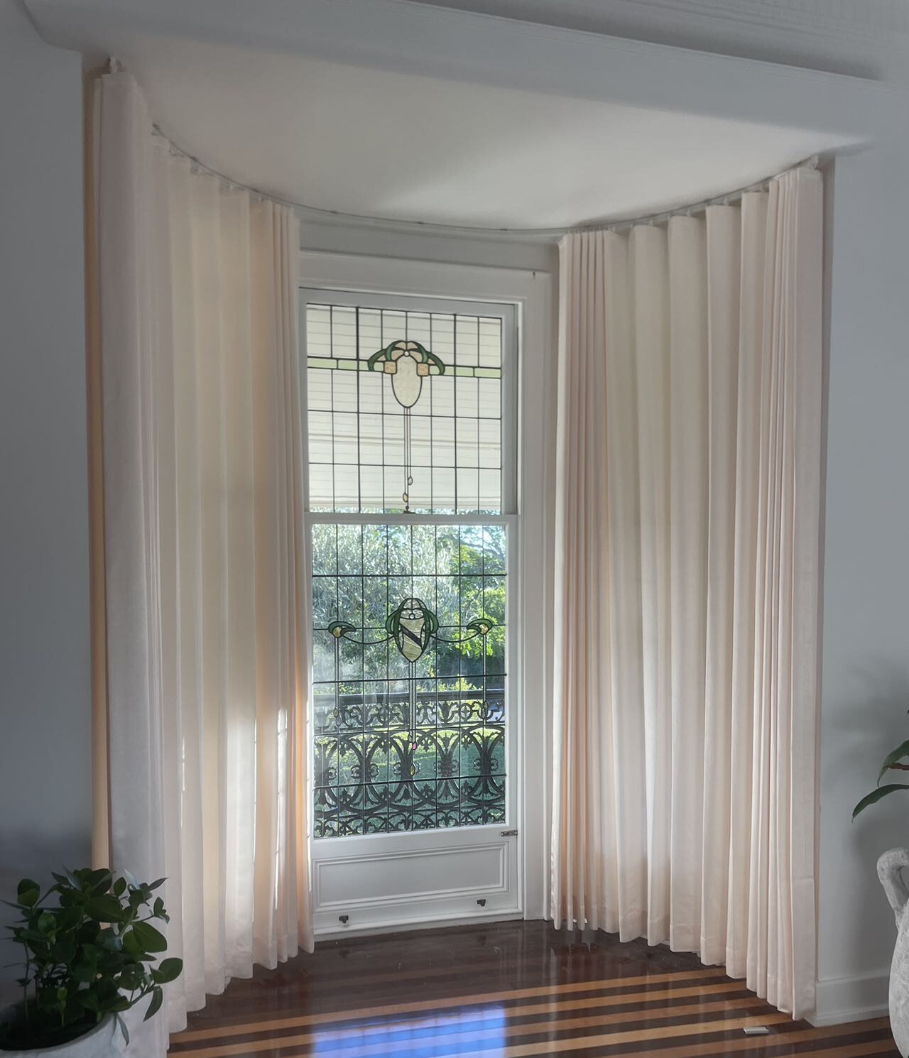 Bens curtains curved track with S-fold design