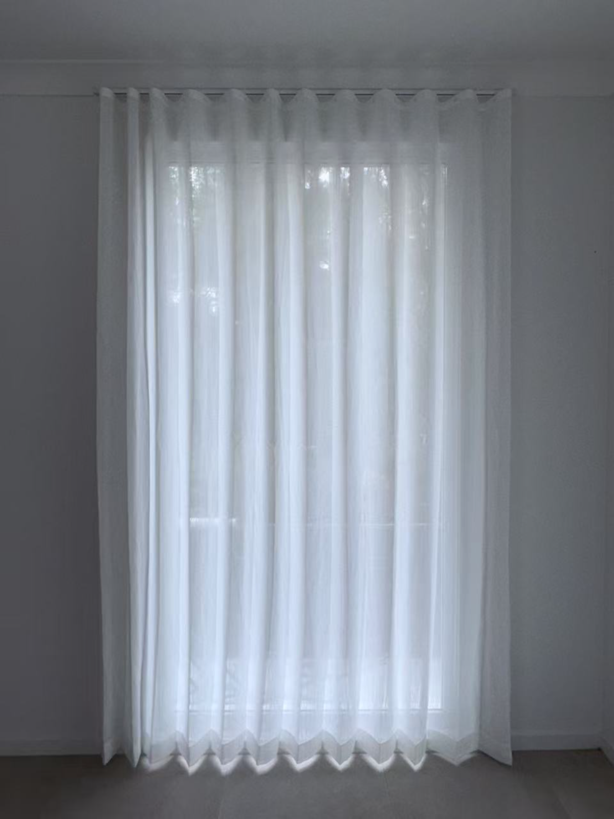 S-fold transparent sheer installed for one window