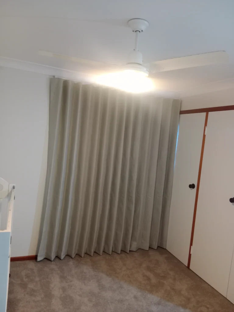 bedroom curtain near dressing
