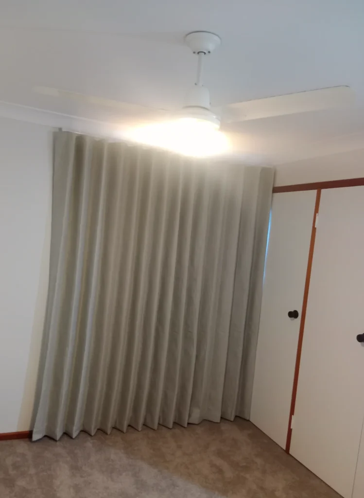 bedroom curtain near dressing
