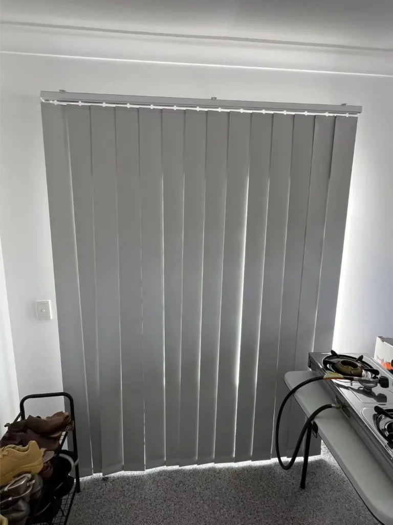 vertical blind white