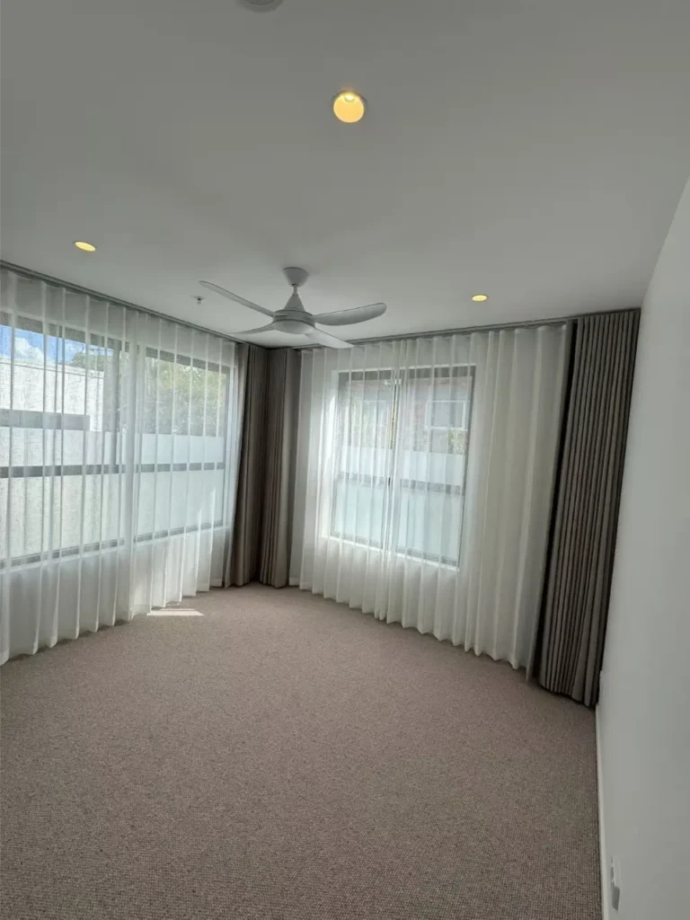 curtaun with sheer whole wall